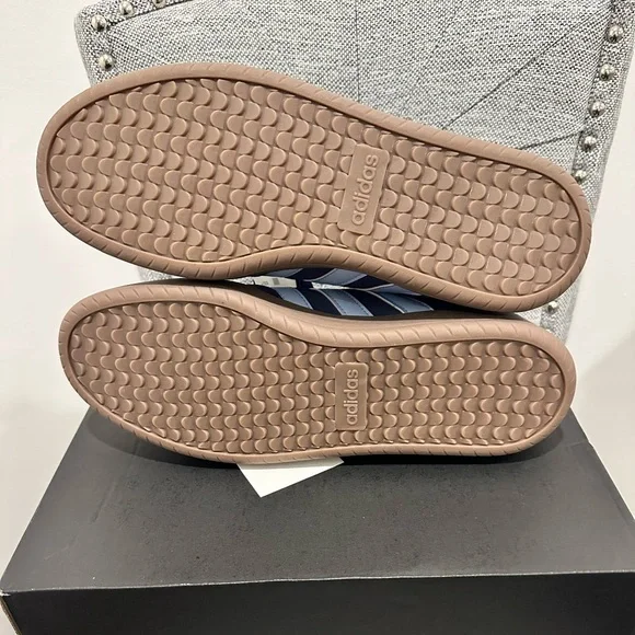 Adidas Men’s Navy Three Stripe Barreda Sneaker Size 10.5 Brand New!